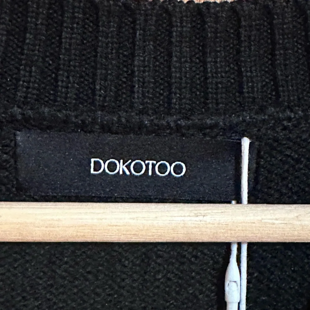 Black with‎ white trim women’s sweater sz 2XL new with tags